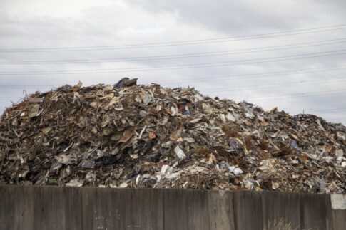 負動産と産業廃棄物埋設地