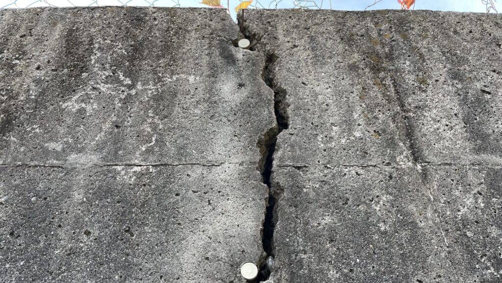 擁壁コンクリート亀裂