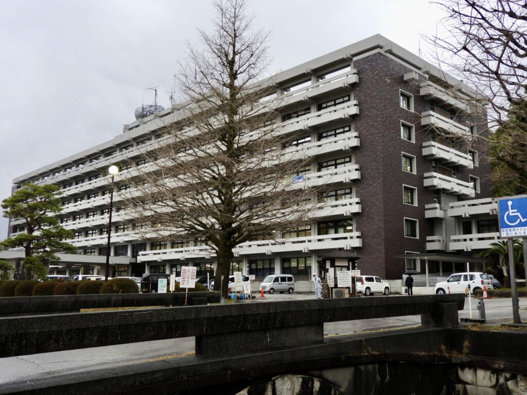 高知県庁負動産責任