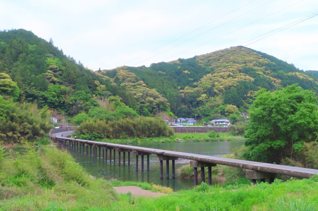 山林手放す高知県