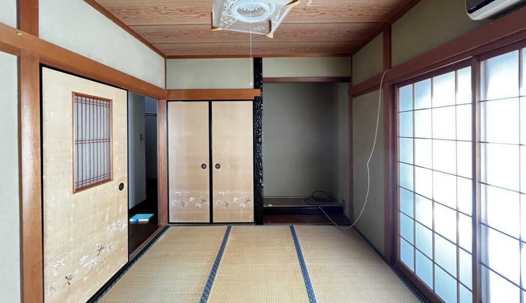 高知県の老朽空き家の和室