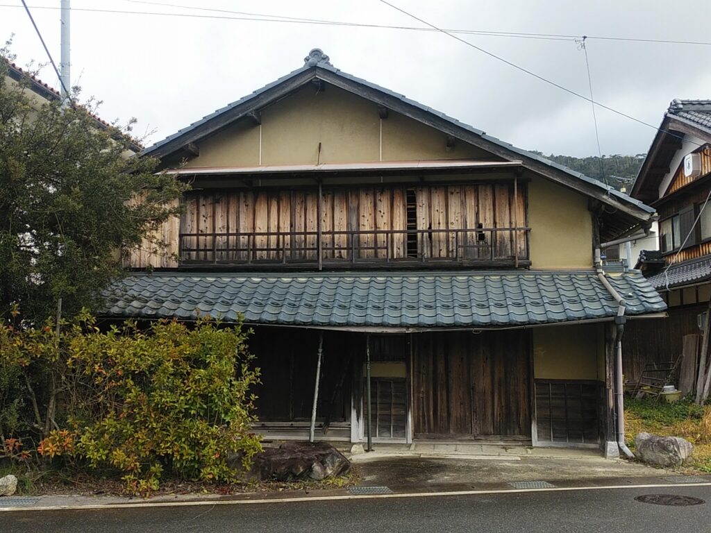 越知町の木造空き家