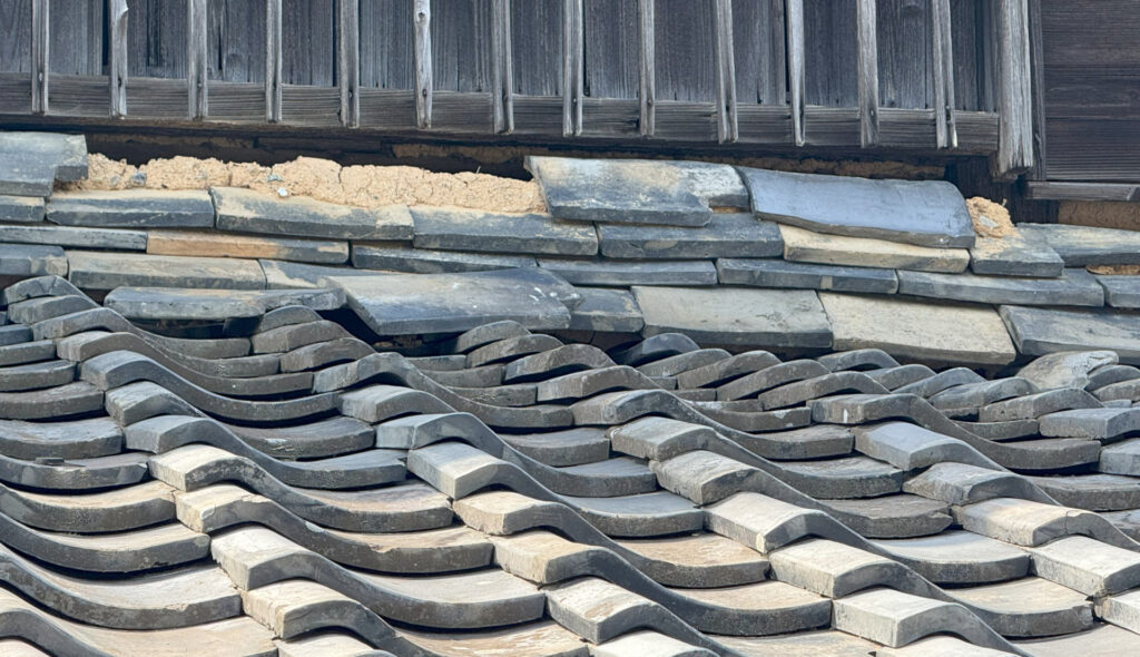 南国市の屋根瓦破損