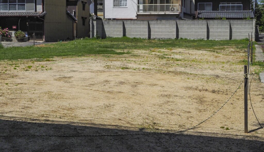 土佐町にある何年も売れない空地