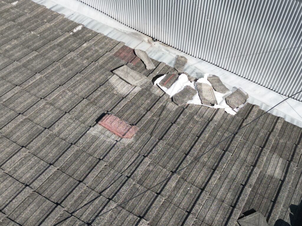 ドローン調査で発覚した屋根瓦のズレ