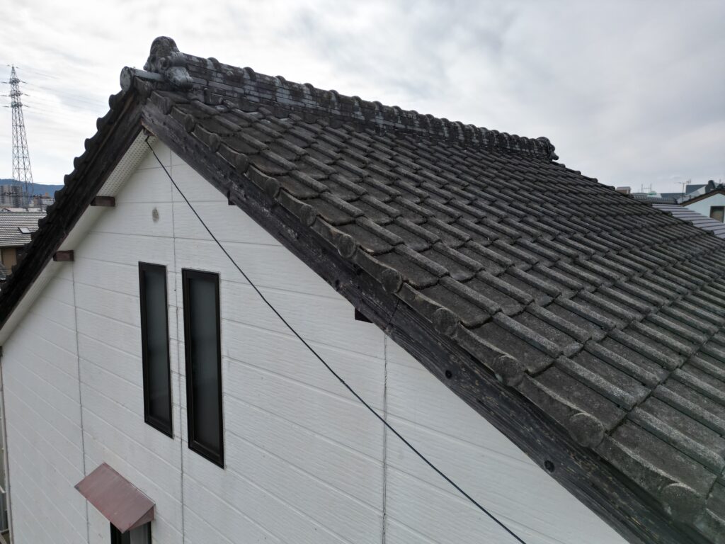 ドローンで撮影した高知市薊野の屋根写真