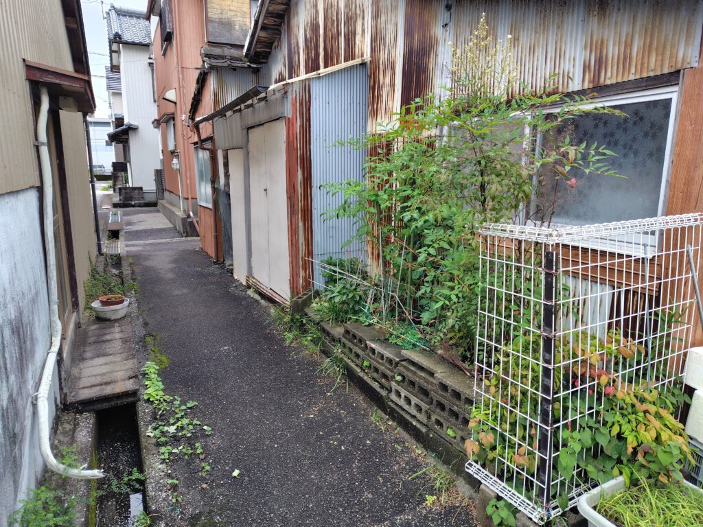 高知の再建築不可の老朽空き家