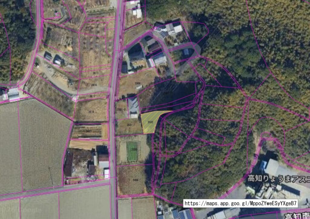 公図と課税地番図・航空写真を重ね合わせて山林の位置を特定している画面。地番から相続予定の山林の場所を調査するイメージ。
