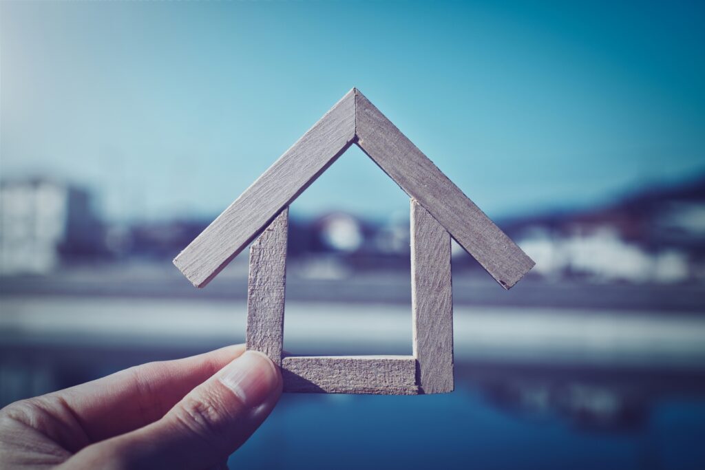 土地と建物を兄弟姉妹が別々に相続したイメージ画像